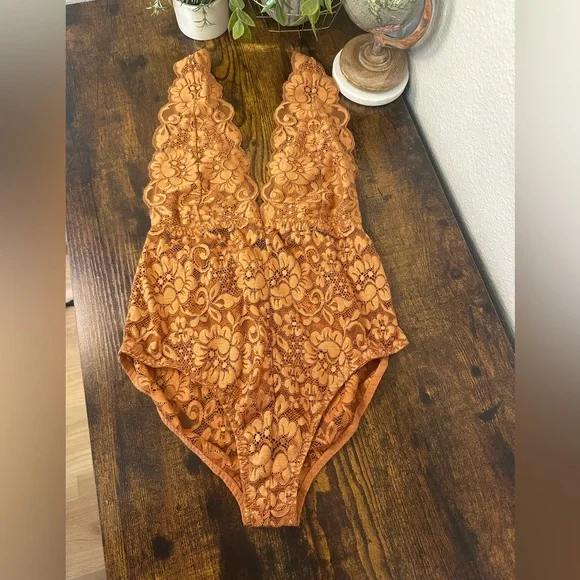 HAH Comin' in HAHT Lace Bodysuit in Brown Sugar - Picture 5 of 10